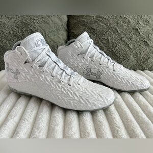 Women’s Spotlight VVS limited edition cleats, size 8.5.